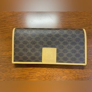 80%OFF Authentic Celine Wallet Long. M15/2